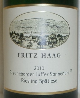Brauneberger-Juffer-Sonnenuhr-2010.jpg