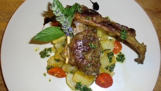 Abbacchio arrosto con patate e salsa verde