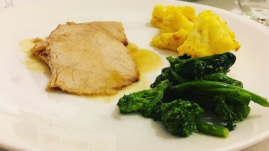 Arrosto di vitellino con friarielli e cavolfiore allo zafferano