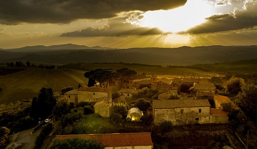 Camigliano il Borgo al tramonto
