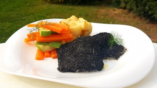 Filetto di salmerino con panure al nero di seppia