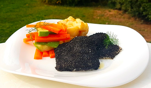 Filetto di salmerino con panure al nero di seppia