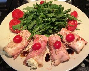 Involtini di prosciutto cotto di Praga con riso carnaroli e sesamo