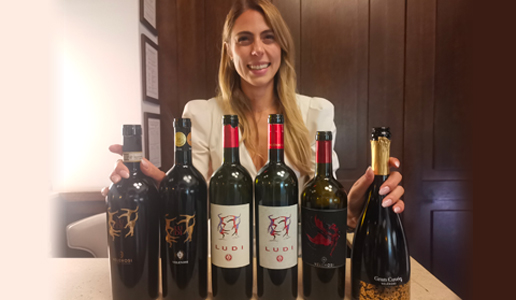 marianna velenosi e bottiglie