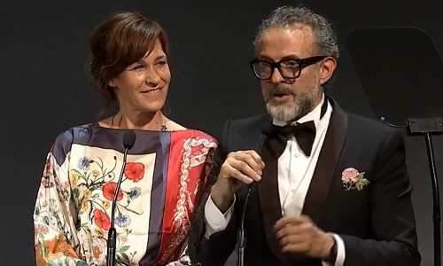 Massimo Bottura torna sul trono della ristorazione mondiale, premiato a Bilbao capolista dei The World's 50 Best Restaurants.