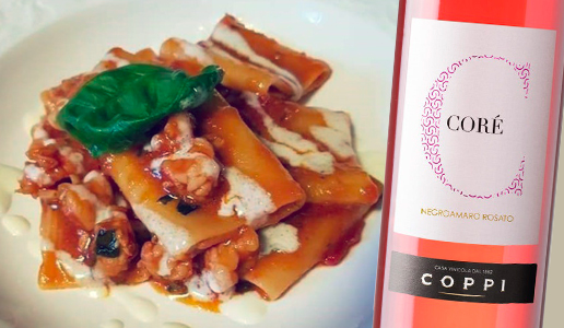 Paccheri con cozze mediterranee e crema di stracchino con Salento Negroamaro Rosato Coré 2020 Coppi Casa Vinicola dal 1882