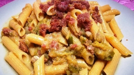 Penne con verza e salsiccia semisecca piccante