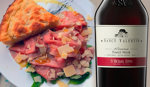 Roastbeef con focaccia di patate abbinato a Alto Adige Doc Pinot Nero Riserva Sanct Valentin 2018 San Michele Appiano
