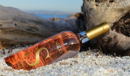 Siddura Cannonau di Sardegna Rosato Nudo 2017 ambientato