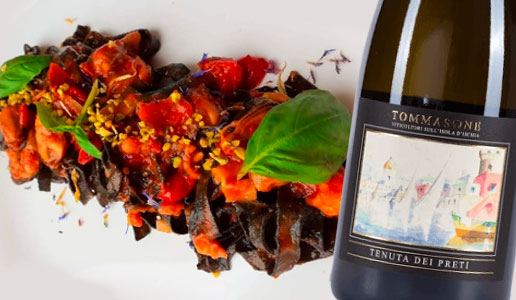 Tagliatelle al nero di seppia con cozze, pomodorini e pistacchi e Ischia Biancolella Tenuta dei Preti 2019 Cantine Tommasone
