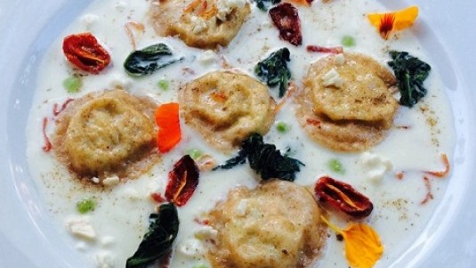 Tortelli di lingua di vitello su crema di squacquerone 