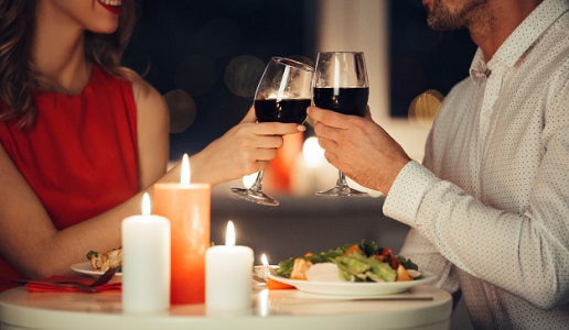 san valentino coppia innamorati a cena