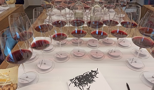 Le Macchiole Bolgheri Rosso verticale bicchieri