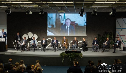 Convegno della filiera vino a wine2wine