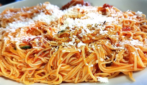 tagliolini pomodorini bruciati pecorino e menta