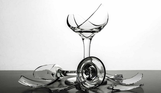 Calice di vino rotto