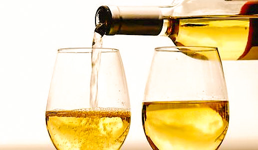 vino bianco sulle bucce