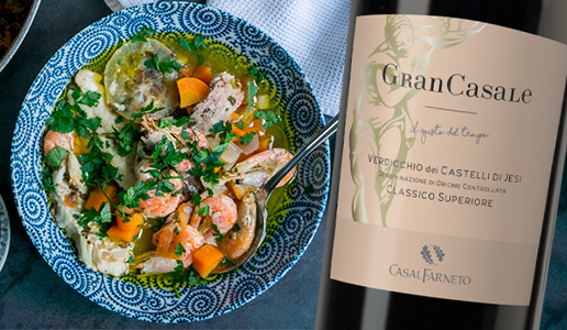 Zuppa di pesce alla turca abbinato Castelli di Jesi Verdicchio Classico Grancasale Riserva 2017 Casalfarneto