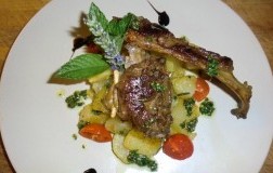 Abbacchio arrosto con patate e salsa verde