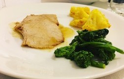 Arrosto di vitellino con friarielli e cavolfiore allo zafferano