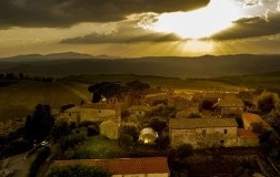 Camigliano il Borgo al tramonto