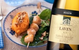 Capesante pure di patate dolci spinacini abbinato a Alto Adige Bianco Raven Bio 2020 Cantina Bolzano/Kellerei Bozen