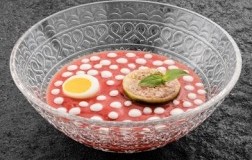 Crema di pomodoro, uovo affogato e fichi tardivi