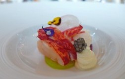 Insalata di astice con gelatina di piselli