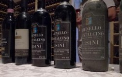 Lisini Brunello di Montalcino Ugolaia vino rosso Toscana bottiglie verticale