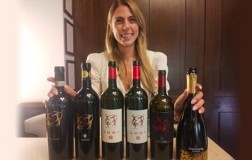 marianna velenosi e bottiglie