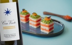 Millefoglie di salmone e Toscana Bianco Con Vento 2022 Castello del Terriccio