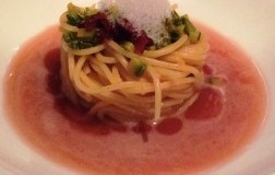 Nido di spaghetti con prosciutto e zucchine 