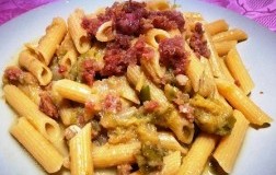 Penne con verza e salsiccia semisecca piccante