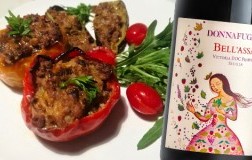 Peperoni ripieni e Vittoria Frappato Bell’Assai 2019 Donnafugata
