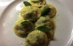 Ravioli di robiola di Roccaverano e borragine al burro e salvia
