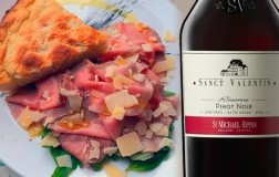 Roastbeef con focaccia di patate abbinato a Alto Adige Doc Pinot Nero Riserva Sanct Valentin 2018 San Michele Appiano