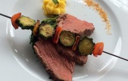 Sottocollo di manzo arrosto e insalata di mango