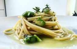 Spaghetti con asparagi e provolone 