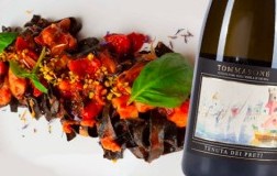 Tagliatelle al nero di seppia con cozze, pomodorini e pistacchi e Ischia Biancolella Tenuta dei Preti 2019 Cantine Tommasone