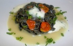 Tagliatelle al nero di Seppia con crema di topinambur