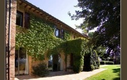 Poggio alle Vigne Lungarotti esterno