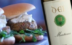 Burger vegetale con gorgonzola e rucola e Toscana Bianco Martiena 2021 Cantine Dei
