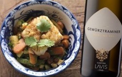 merluzzo con verdure al curry e Trentino Doc Gewürztraminer 2022 Cantina La-Vis