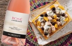 Focaccia con gorgonzola, tonno e Sicilia Nero d’Avola Rosé di Morgante 2022 Morgante