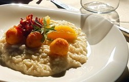 Casolét risotto with apple mousse, crispy speck and cheese pralines