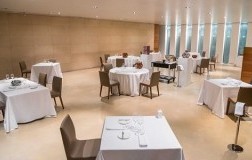 sala ristorante tavoli distanziati