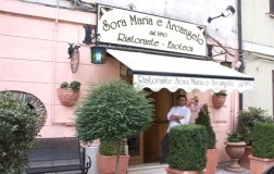 Sora Maria e Arcangelo esterno con Giovanni Milana