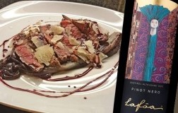 Tagliata di manzo con radicchio stufato con Alto Adige Pinot Nero Lafòa 2018 Colterenzio