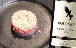Battuta di manzo e Castel del Monte Bolonero 2020 Torrevento