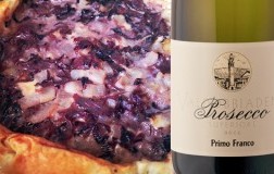Torta rustica con radicchio, brie e pere e Valdobbiadene Prosecco Superiore Dry Primo Franco 2019 Nino Franco